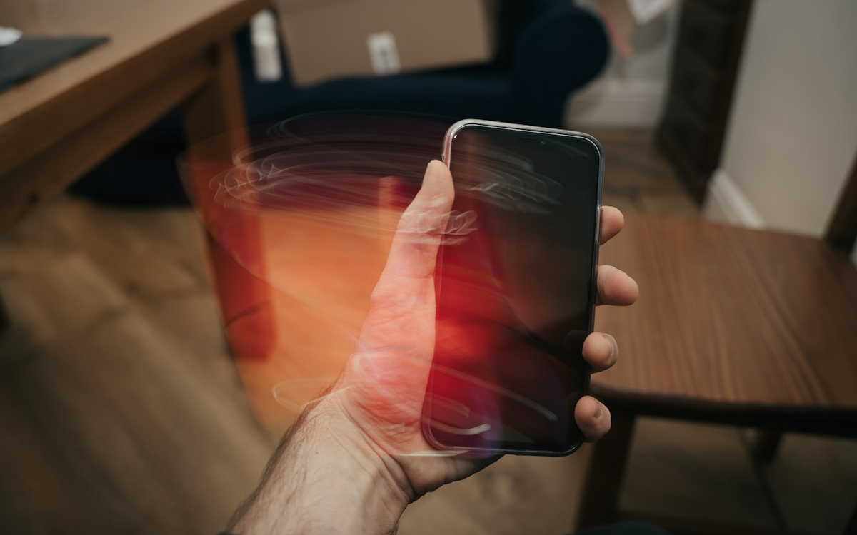 Galaxy S26 Ultra против iPhone 17 Pro Max: большой тест автономности всех флагманов 2026 года