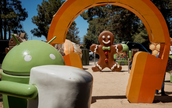 Google уменьшает комиссии в Play Store и открывает путь сторонним магазинам